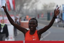 روث چپینگتیچ دونده زن کنیایی در دوی نیمه ماراتن استانبول رکورد جهانی را از آن خود کرد.