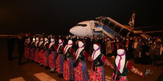 آغاز پروازهای مستقیم تهران به وان؛ استقبال از مسافران با رقص و موزیک