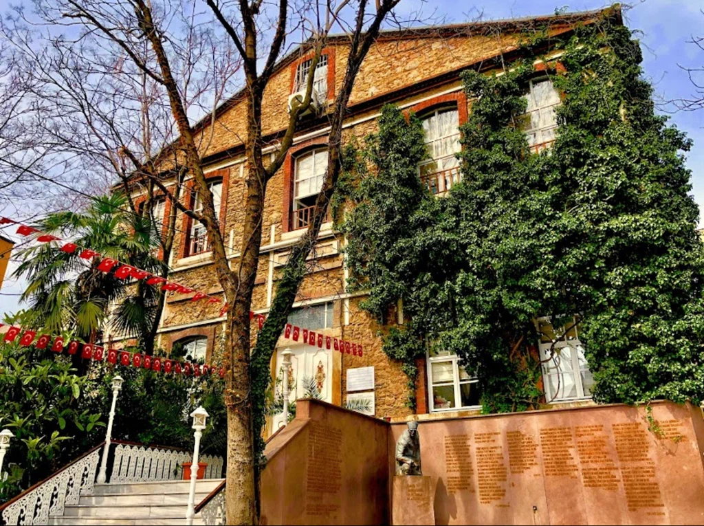 آدرس مدرسه بین المللی تاش(Özel Taş) استانبول